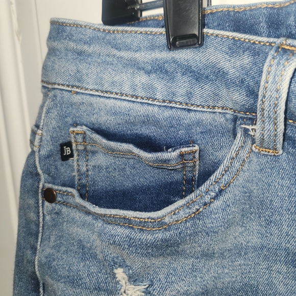 Judy Blue Size 1x distressed denim jean shorts - Picture 5 of 5
